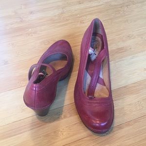 Clarks burgundy pumps